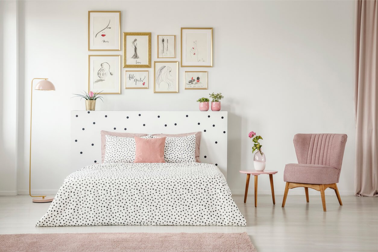 Guia Completo: Escolhendo a Prateleira Porta-Quadros Ideal para Cada Ambiente