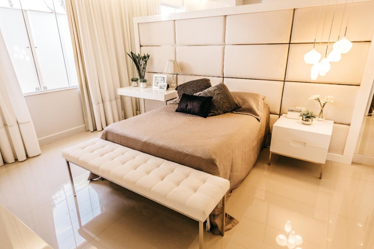 quarto com piso de porcelanato amadeirado