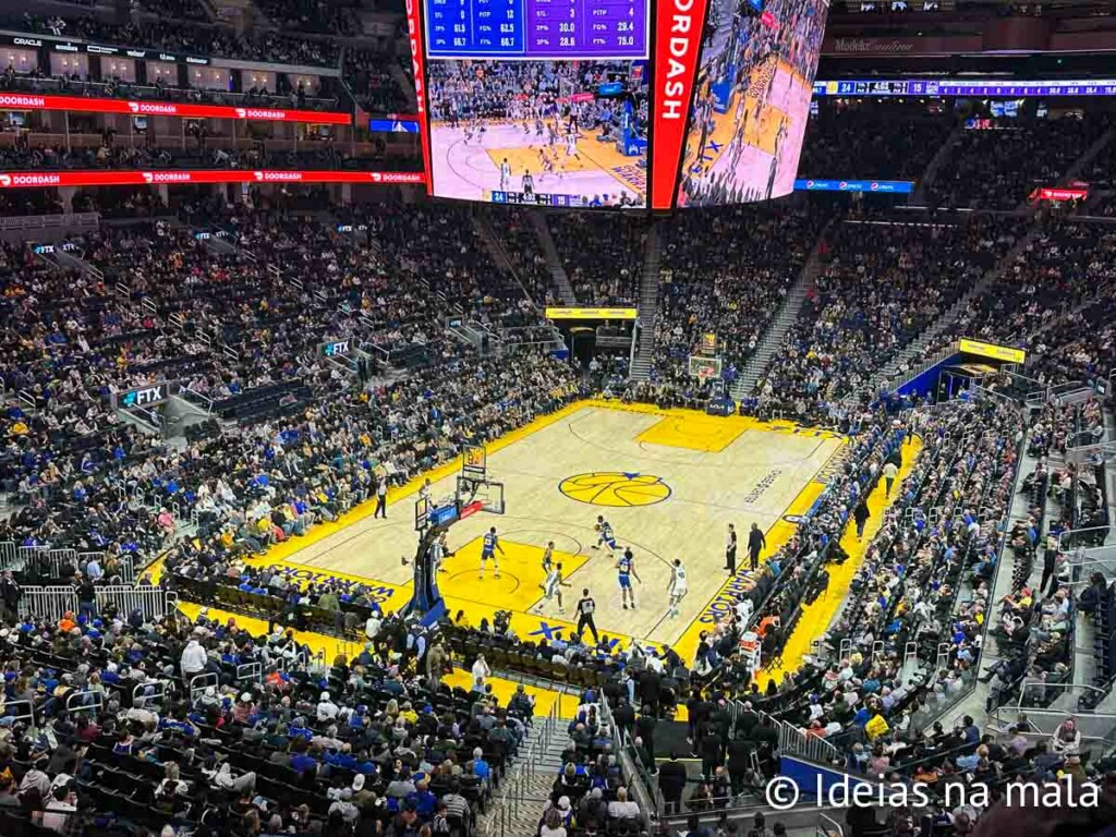 quarto com temática de basquete nba