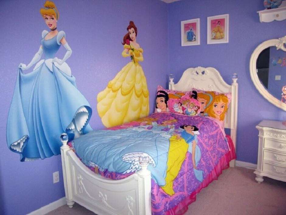 Penteadeira e Escrivaninha: Otimizando o Espaço no Quarto de Princesa