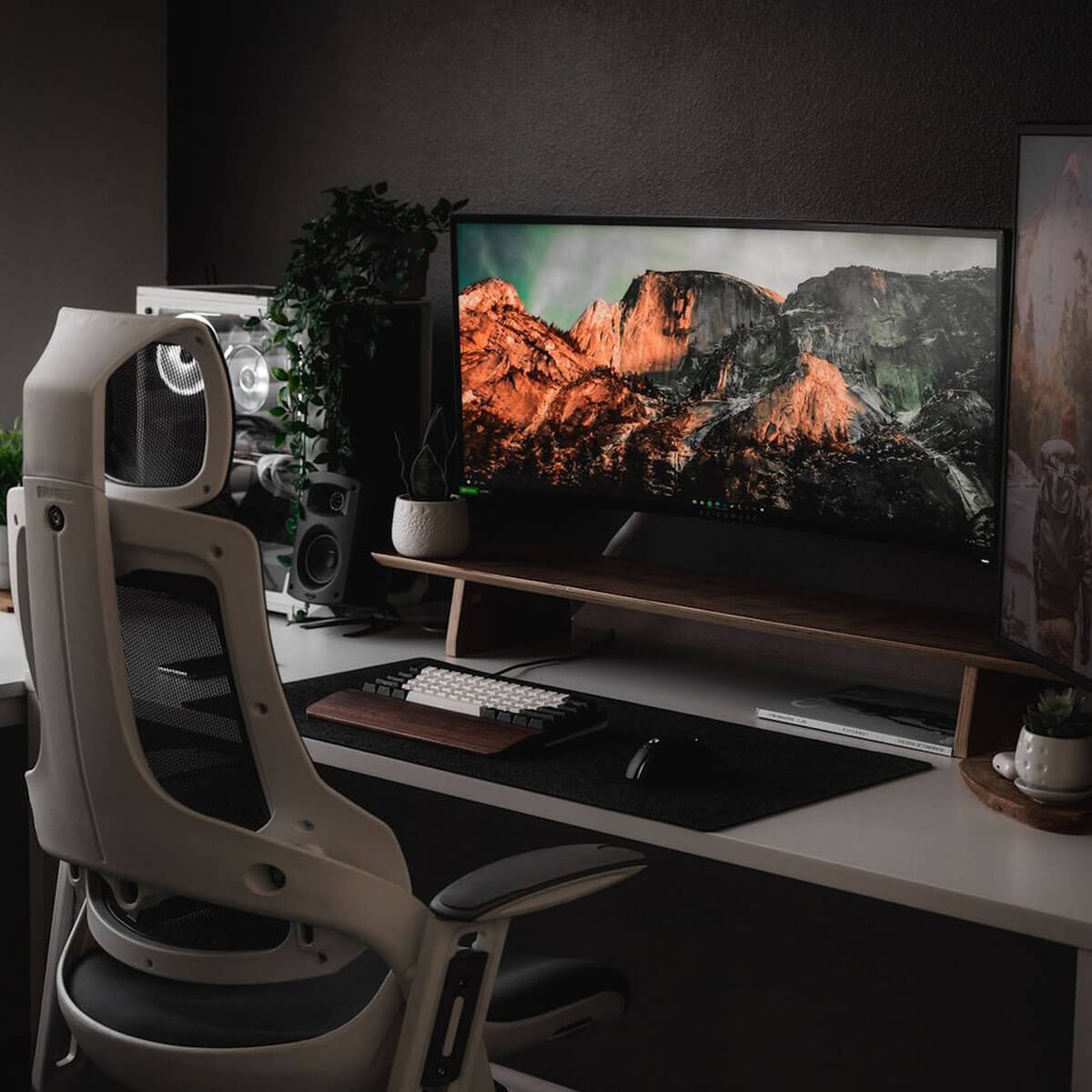 Mesas Gamer Minimalistas: Modelos em L e Retos para Otimizar Seu Espaço
