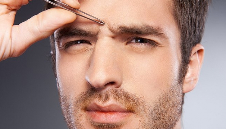 Como corrigir falhas na sobrancelha masculina e estimular o crescimento