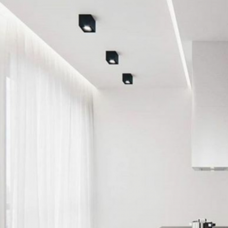 spot de sobrepor preto quarto