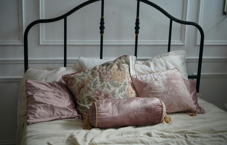 ideias de decoração com cabeceira de ferro vintage