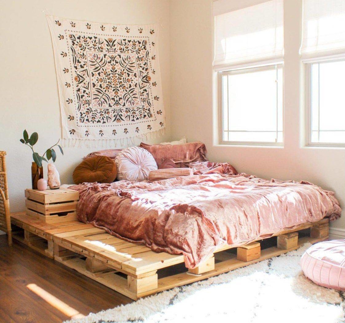cama de madeira com led