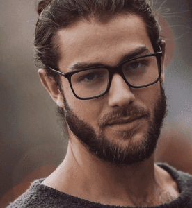 melhores cortes de cabelo masculino para quem usa óculos