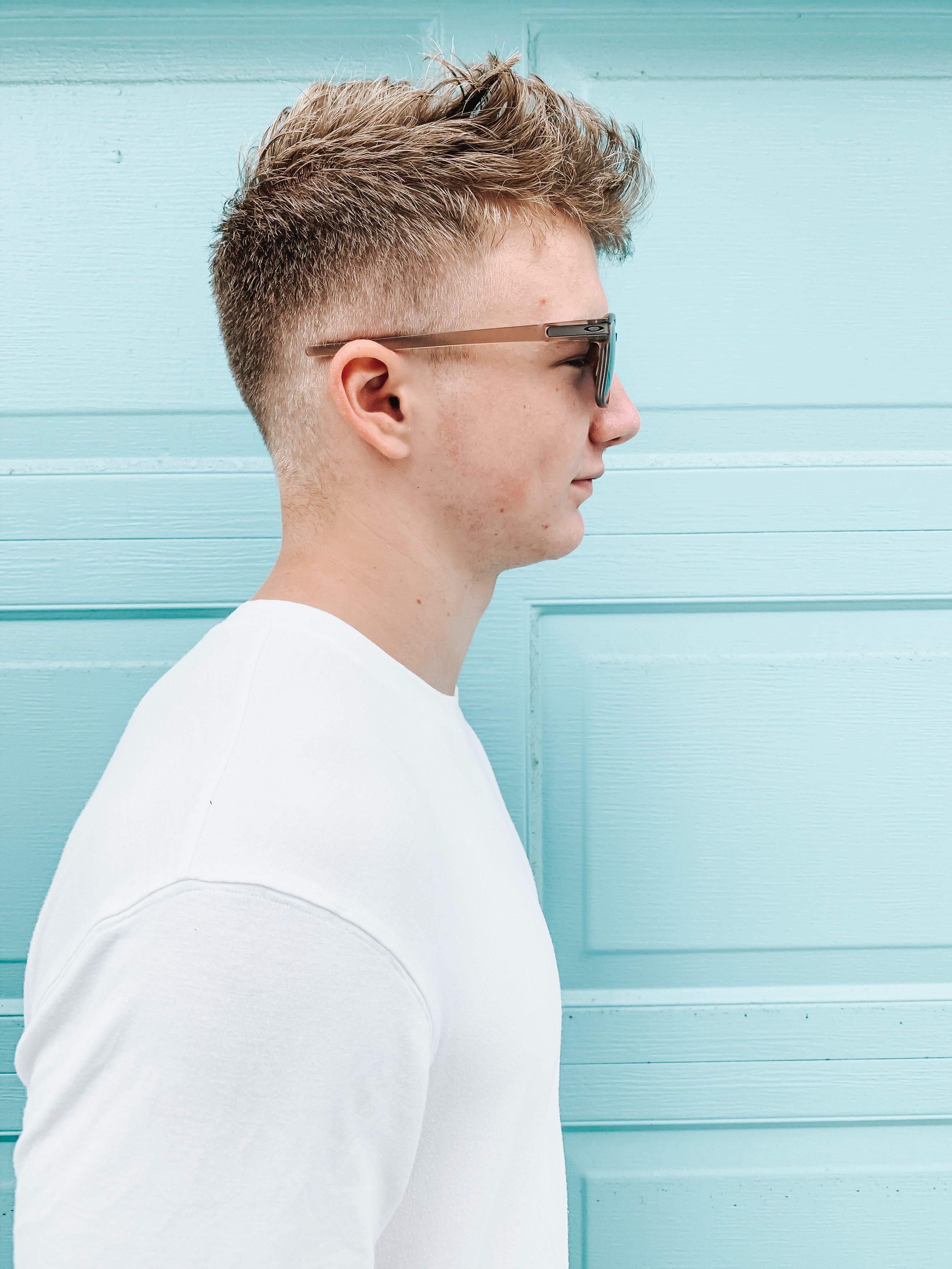 quanto custa um corte de cabelo masculino para quem usa óculos