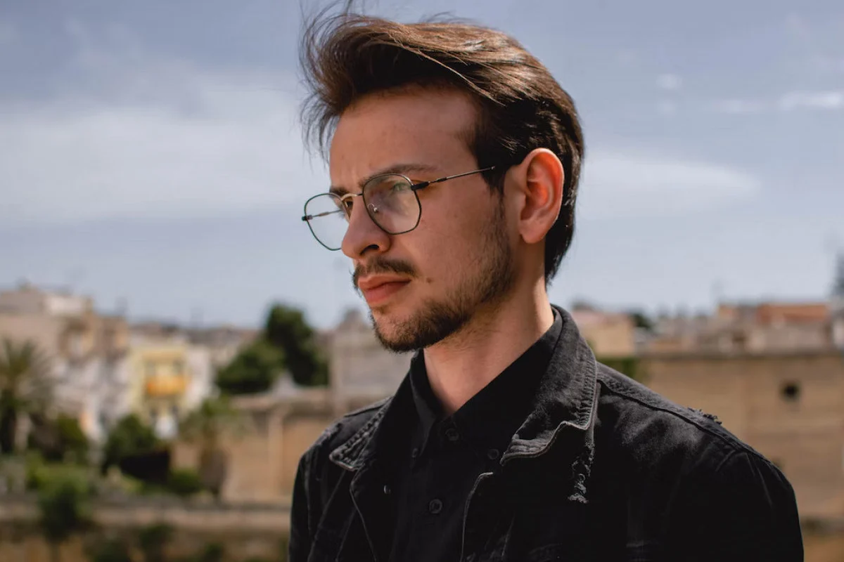 corte undercut vs fade para quem usa óculos