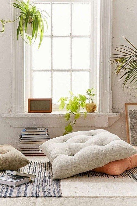 ideias de decoração de quarto com almofadões no chão