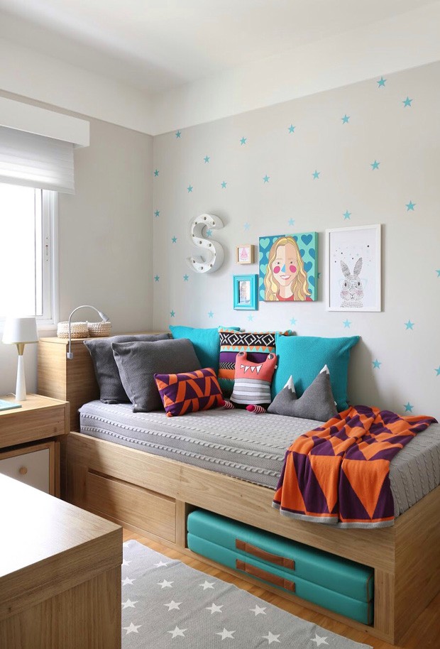 ideias de decoração de quarto com almofadões no chão