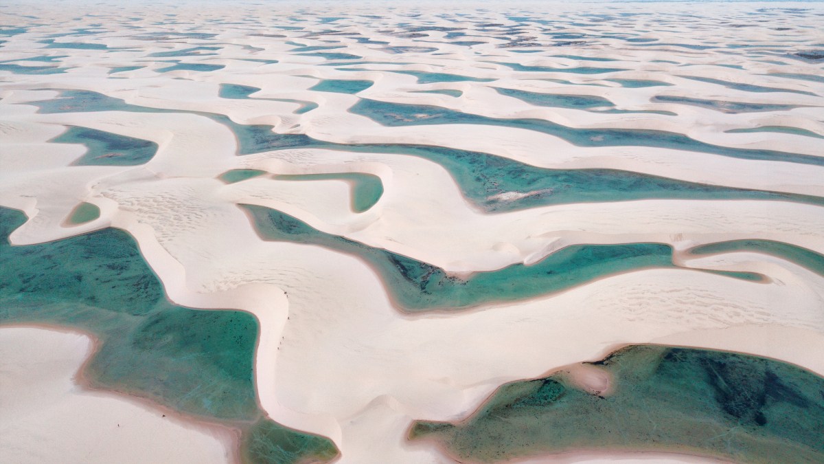 fotografia de drone nas dunas do lençóis maranhenses