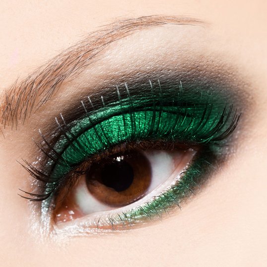 maquiagem para olhos verdes vs olhos azuis