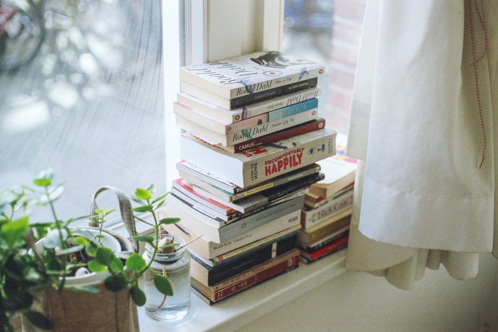 quanto custa instalar nichos para livros no quarto