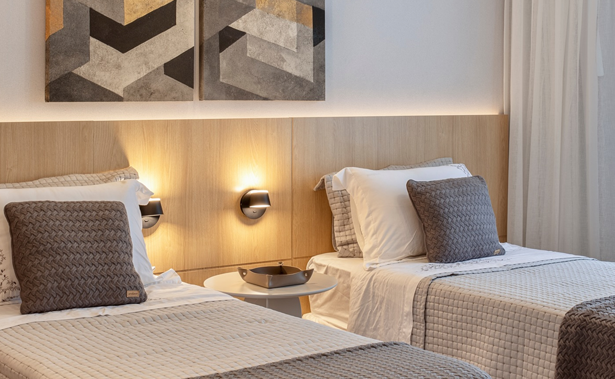 como escolher cortinas para quarto com sol da manhã