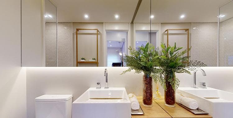 como limpar móveis espelhados de quarto