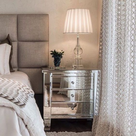 como limpar móveis espelhados de quarto
